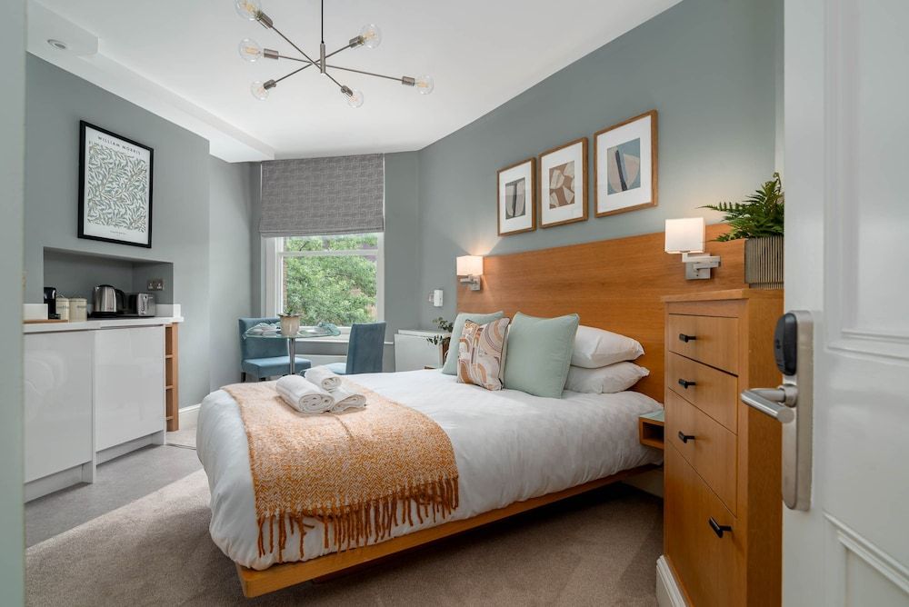 5 Doughty Street Double Studio 4