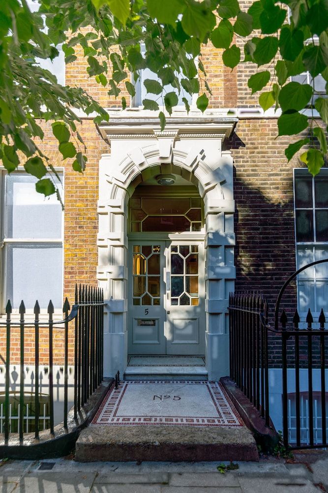 undefined 5 Doughty Street 6