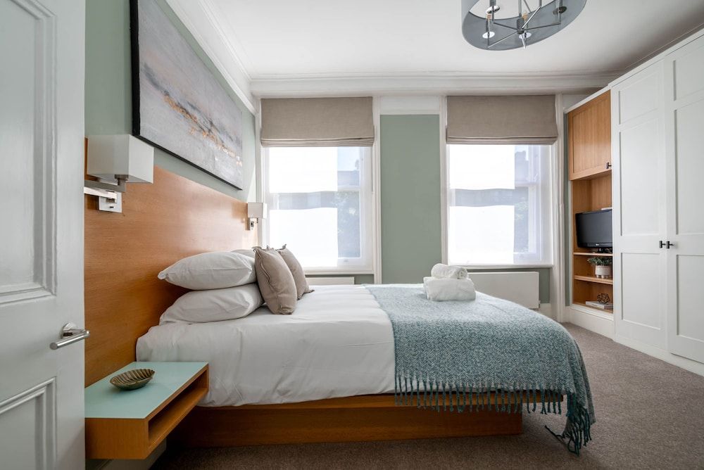 5 Doughty Street 2-Bedroom Apartment (1 double bed + 1 single bed + 1 sofa bed)