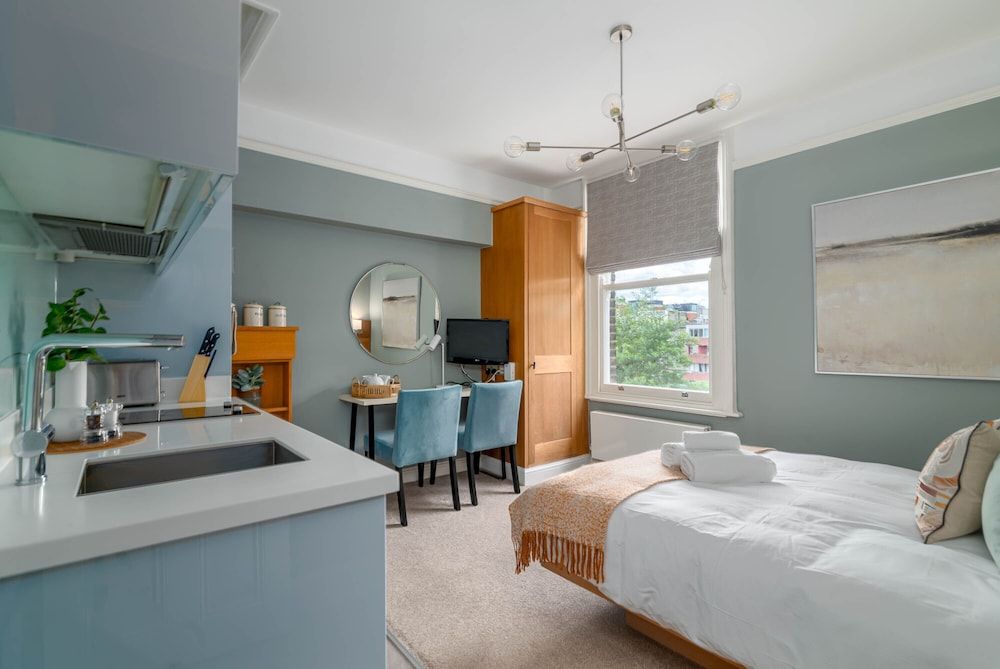 undefined 5 Doughty Street 5