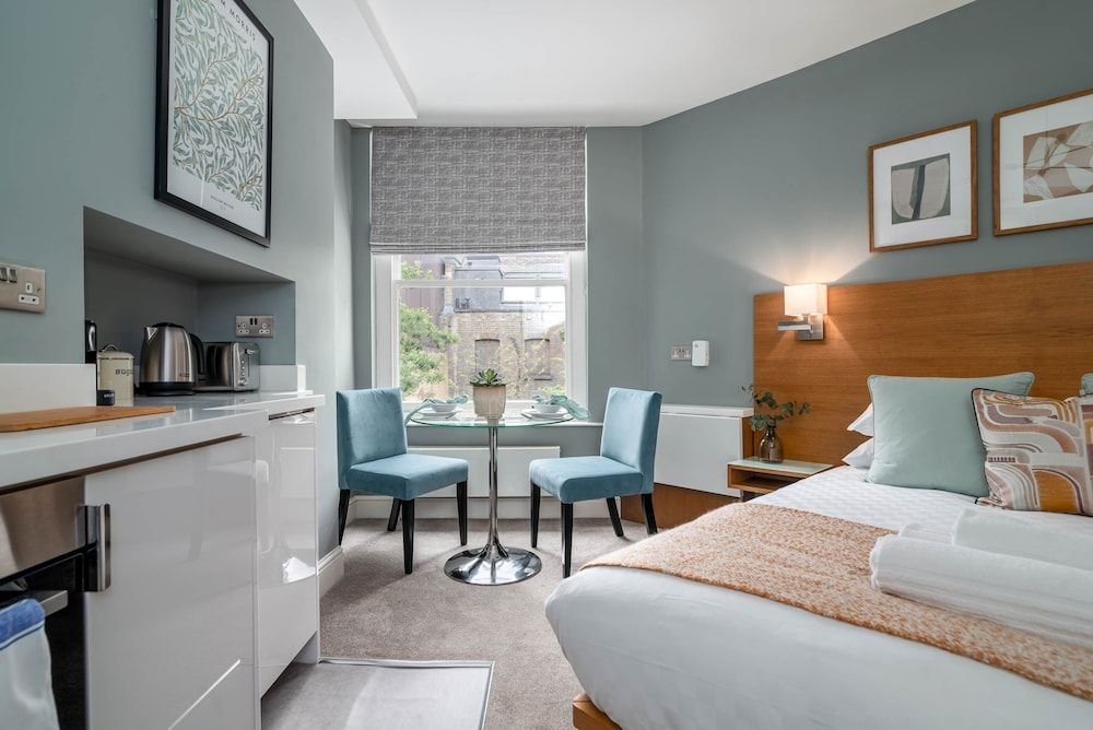 5 Doughty Street Double Studio 5