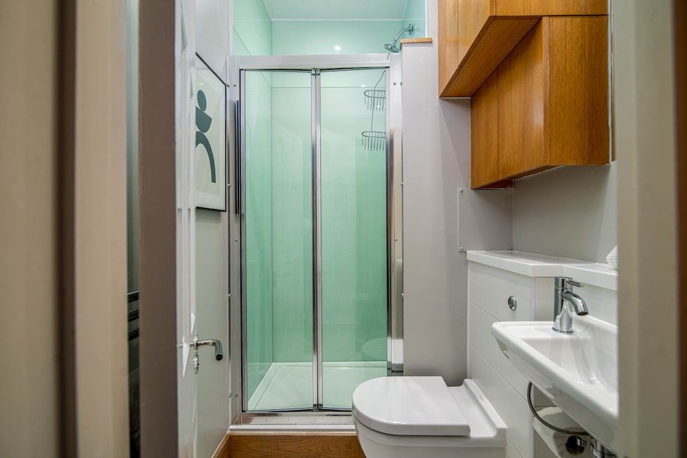 5 Doughty Street 2-Bedroom Apartment (2 double bed + 1 sofa bed) 4