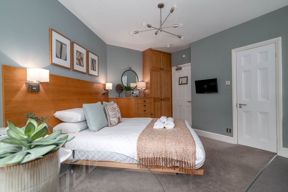 5 Doughty Street Double Studio 6