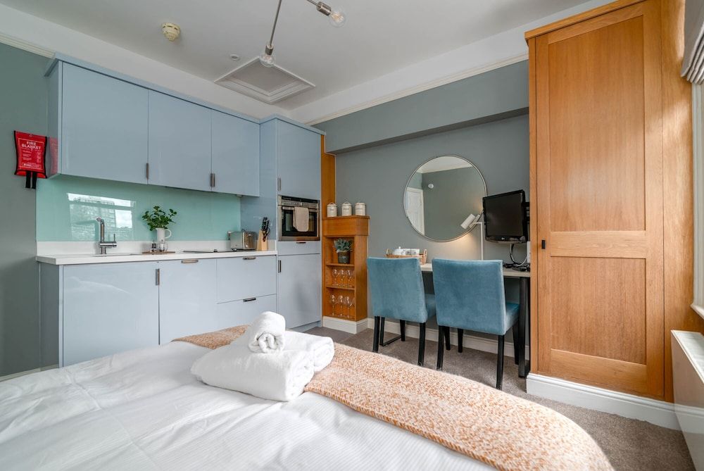 5 Doughty Street Double Studio 3