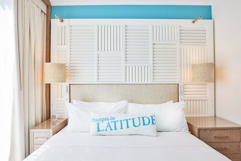 Deluxe Room, 1 King Bed, City View (Deluxe King Bed Mobility Accessible)