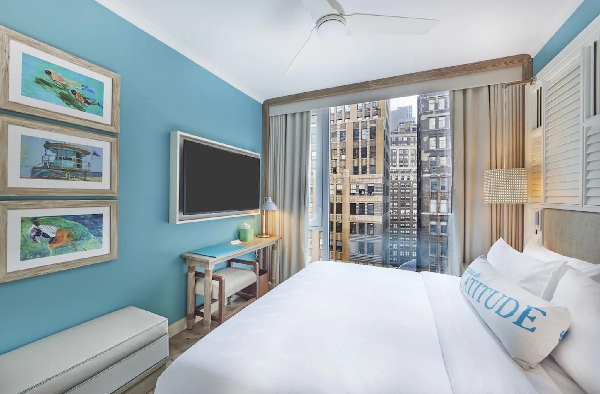 Deluxe One King Bed Hearing Accessible(Floors 15Th-23Rd)