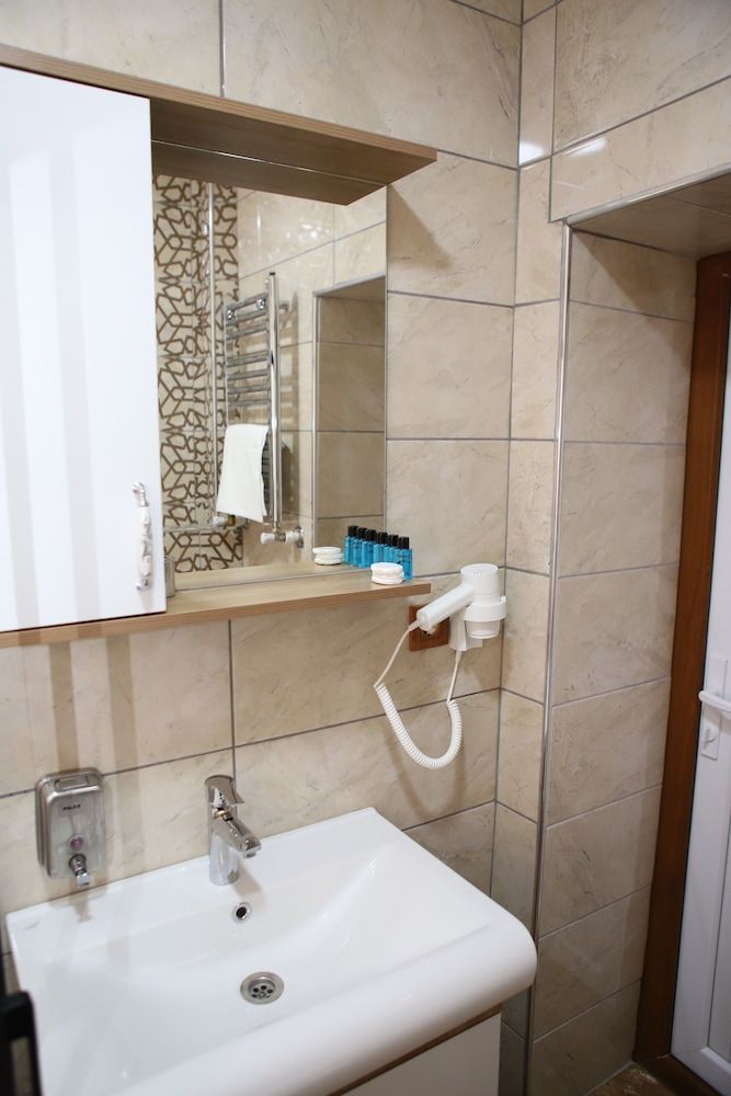 Laos Otel Economy Triple Room 7