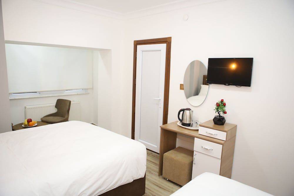 Laos Otel Economy Triple Room 2