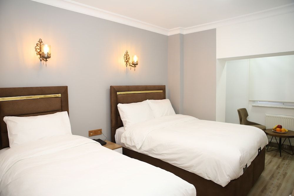 Laos Otel Economy Triple Room