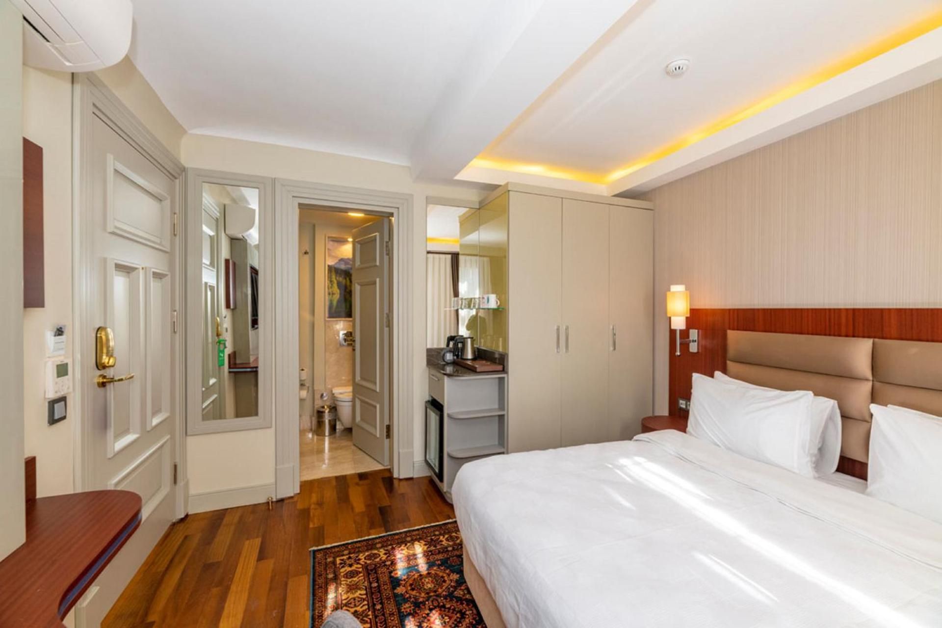 undefined Blue Gilroy Hotel 4