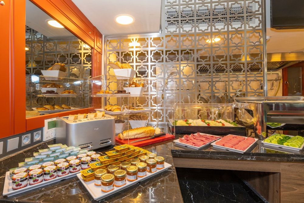 undefined Blue Gilroy Hotel 10