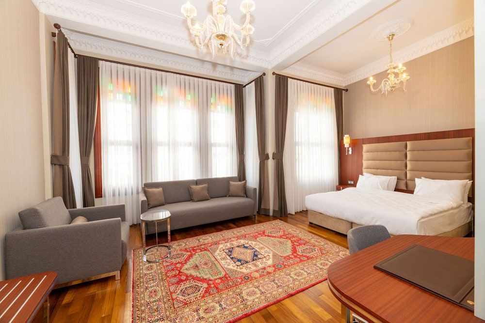 undefined Blue Gilroy Hotel 3