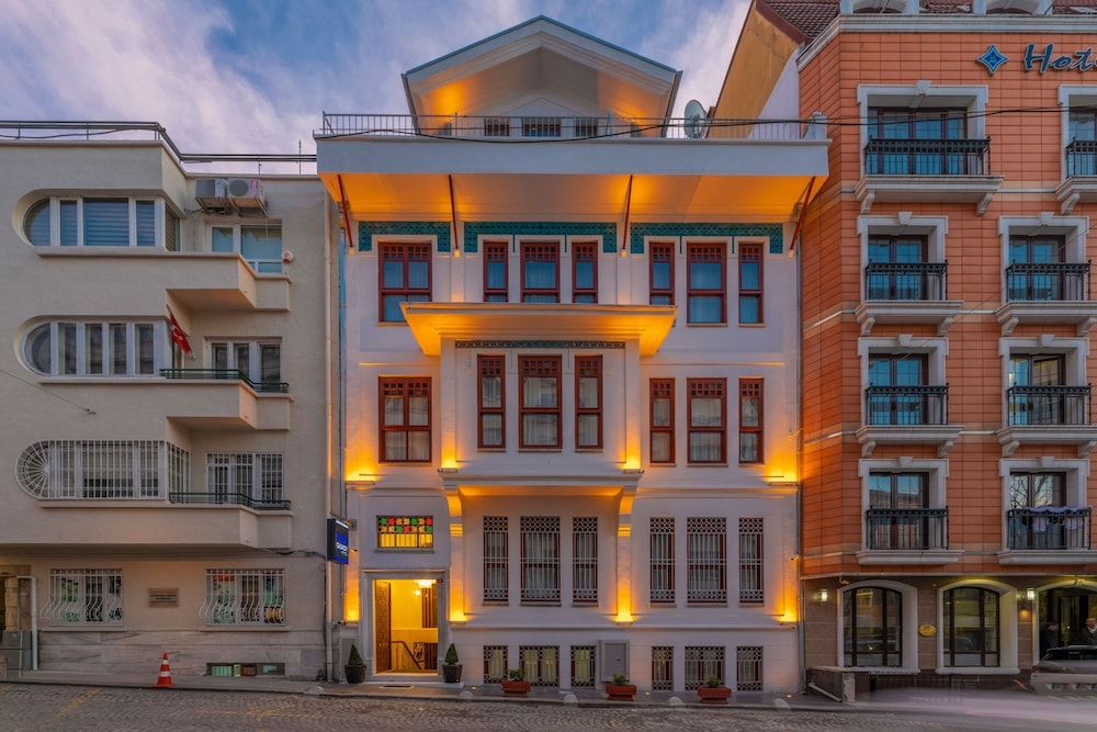 undefined Blue Gilroy Hotel 3