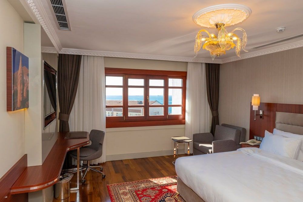 undefined Blue Gilroy Hotel 9