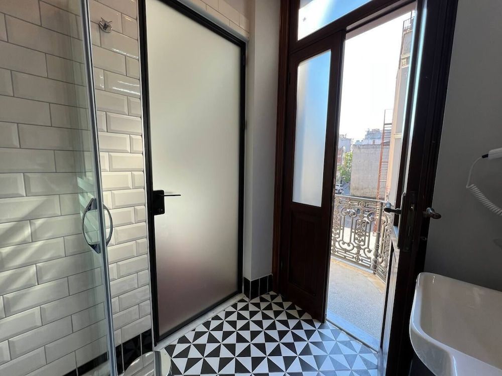 Rafinn Hotel Exclusive Double Room 5