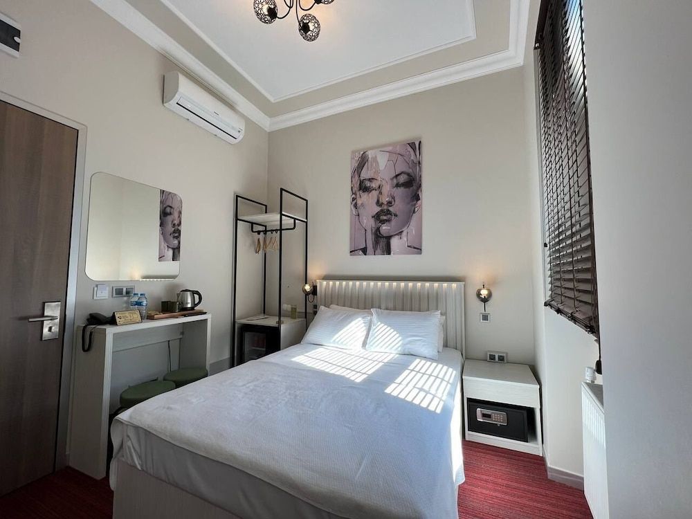 Rafinn Hotel Exclusive Double Room 2