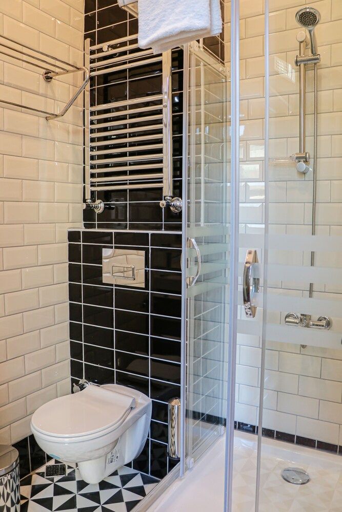 Rafinn Hotel Deluxe Double Room 11