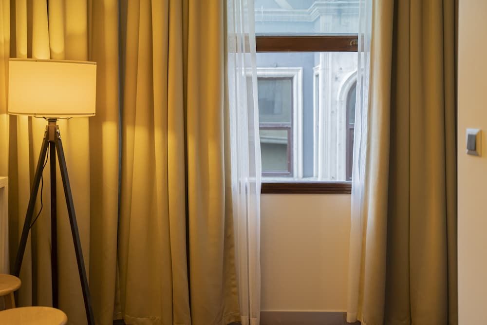 Rafinn Hotel Deluxe Double Room 10