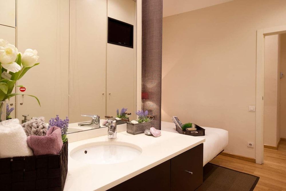 Enjoybcn Coliseum Apartments Superior Apartment 4