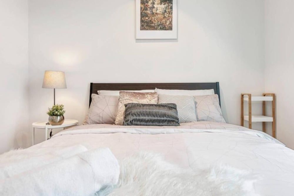 undefined Melboune City EQ tower 1 Bedroom Apartment with skyline view by KozyGuru 3