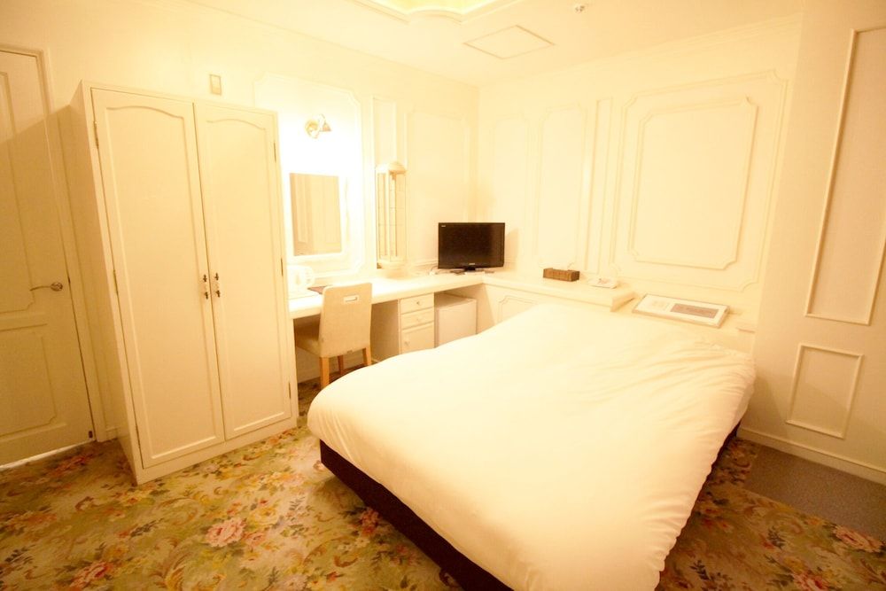 undefined Royal Hotel Shinokubo