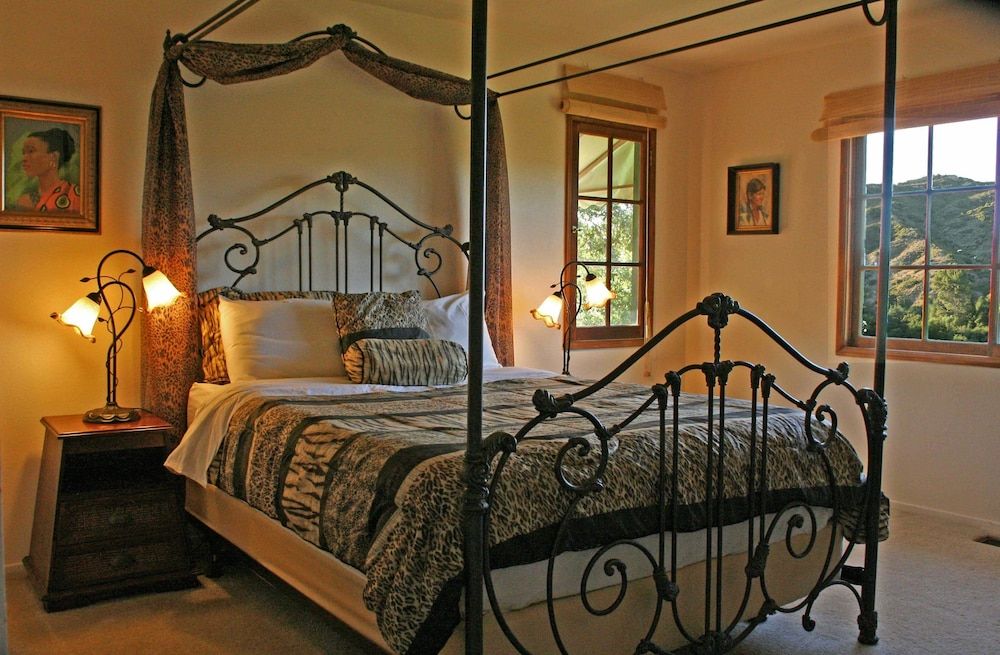 Room (Canopy Queen with Best View)