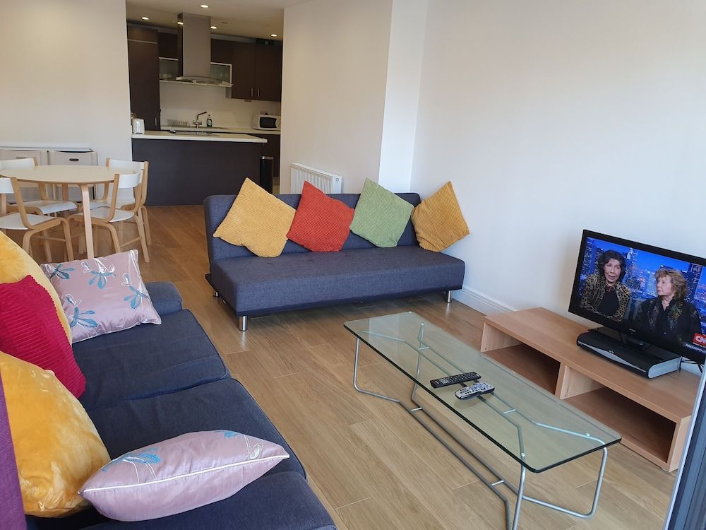 AMAZING 2 BEDS 2 BATHS 10min LDN BRIDGE Apartment
