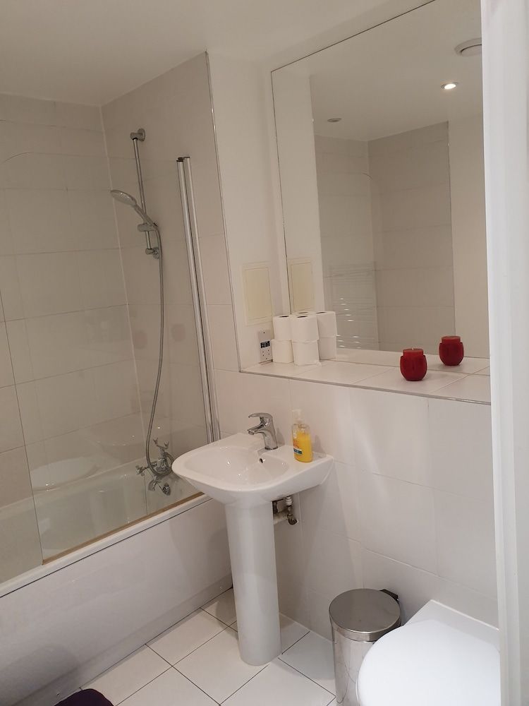 AMAZING 2 BEDS 2 BATHS 10min LDN BRIDGE Apartment 14