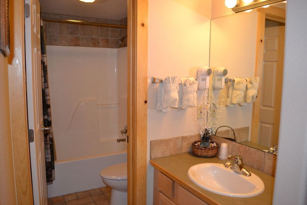 Eagle Fire Lodge & Cabins Premium Suite, Ensuite (2 Bedroom Deer Suite) No Pets 3