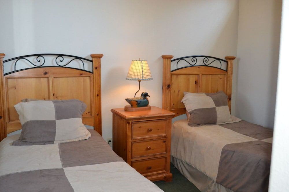 Eagle Fire Lodge & Cabins Premium Suite, Private Bathroom (203 2 Bedroom Duck Suite) No Pets 2
