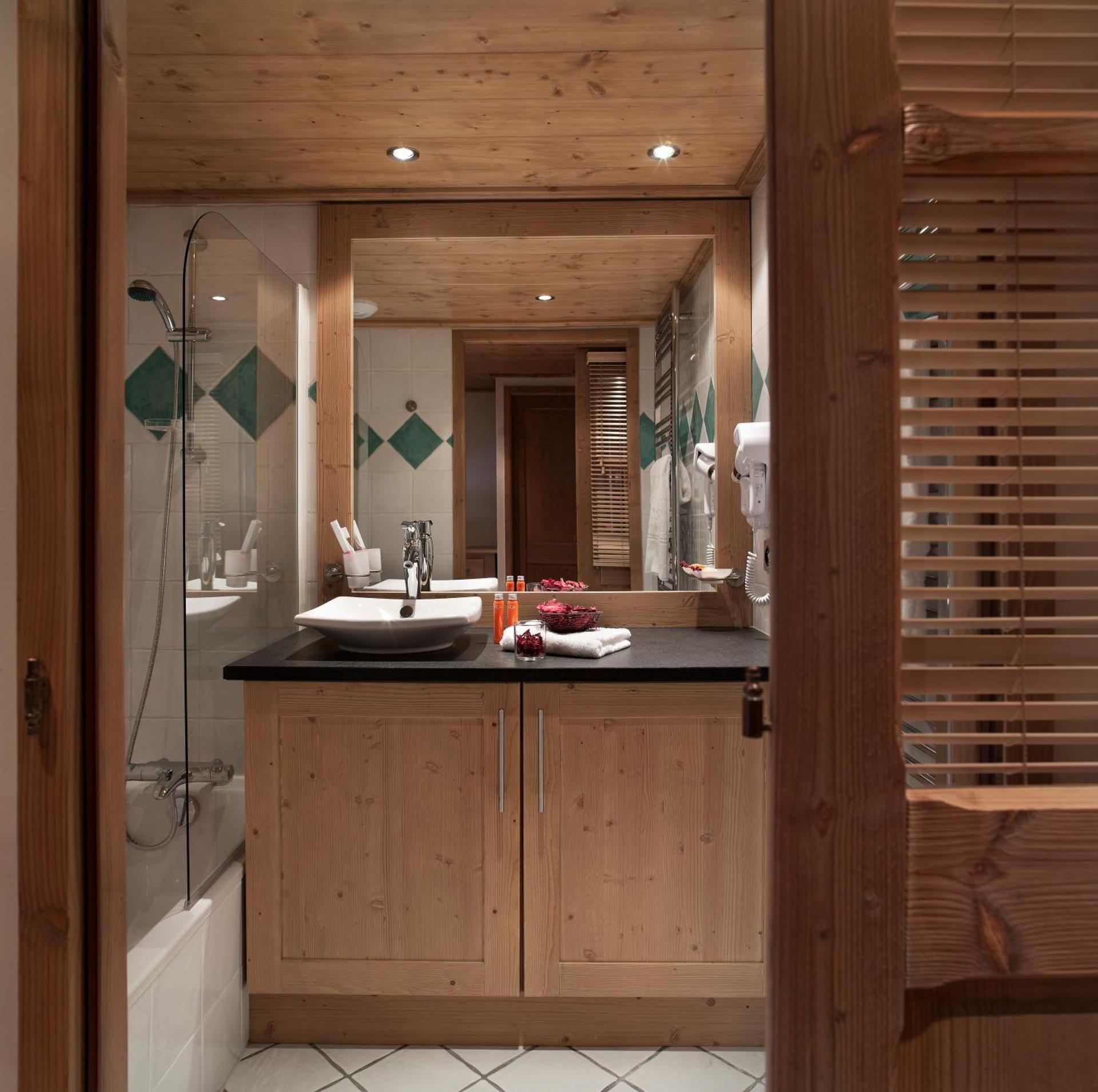 Two-Bedroom Apartment (6 Adults) with Spa Access