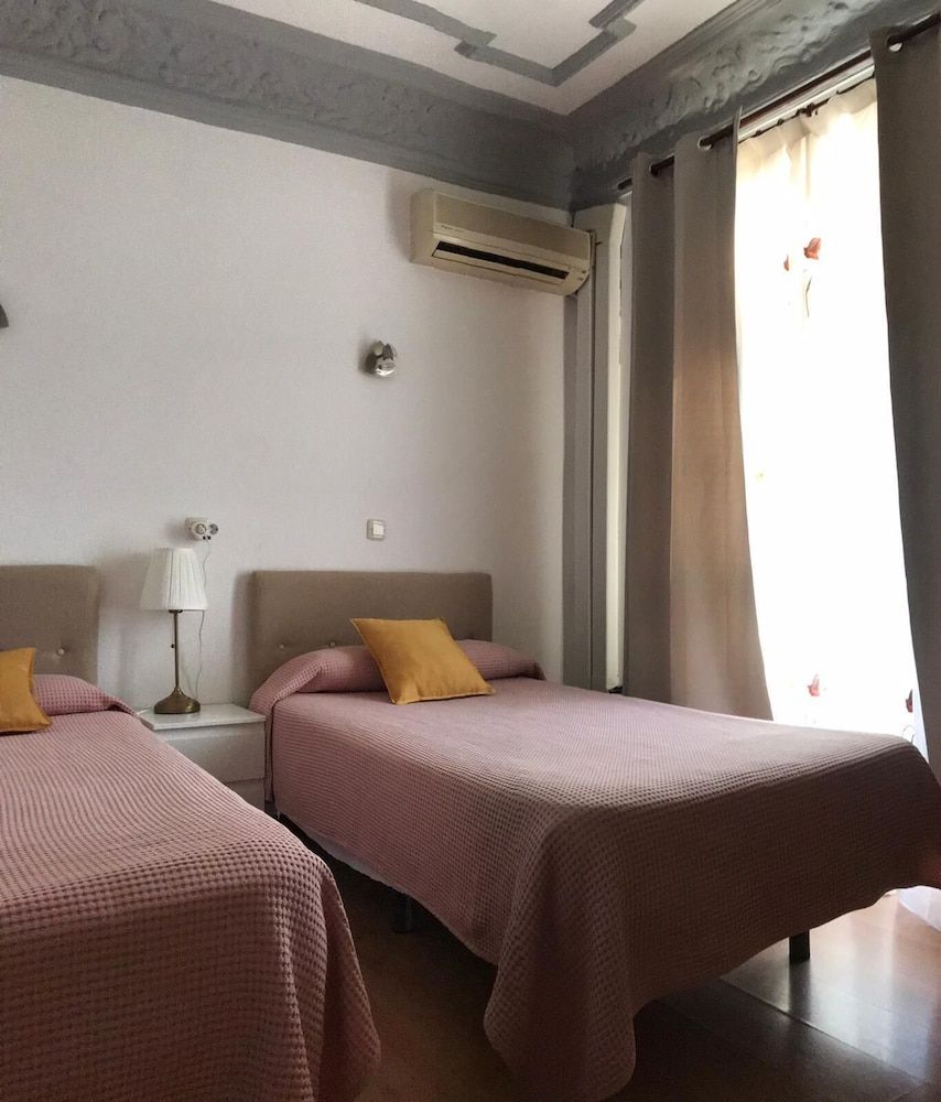 Hostal Trevinca Twin Room, 2 Twin Beds 6