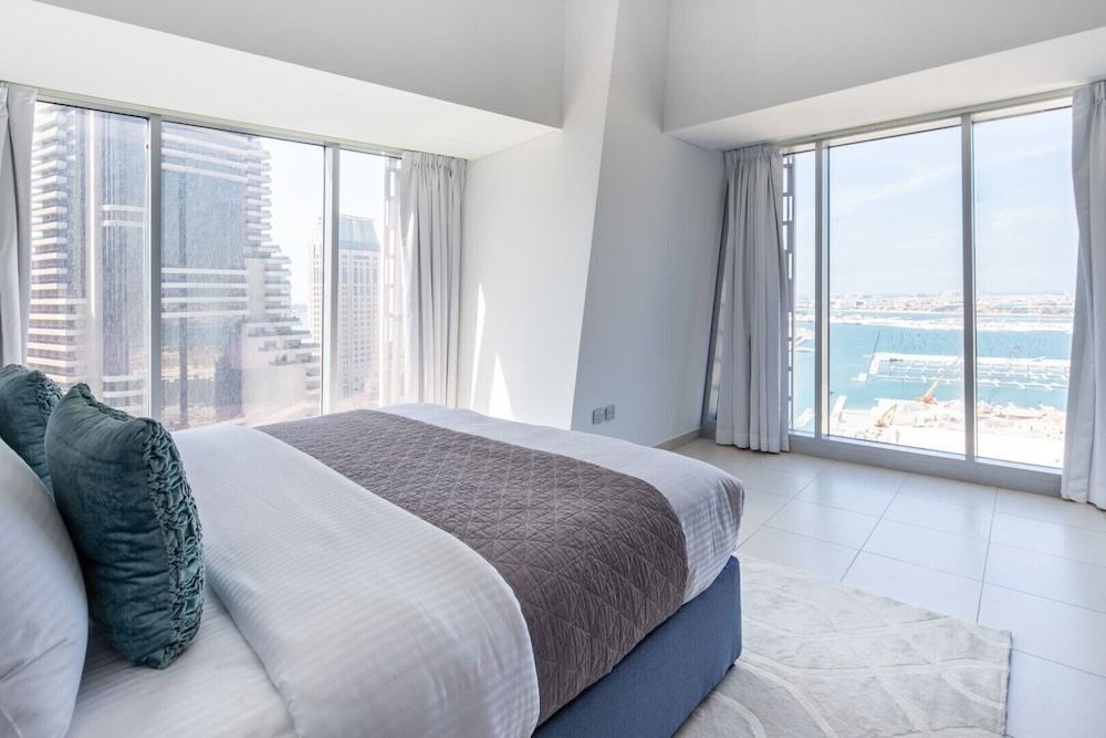 undefined Supreme 2BR Apartment - Cosmopolitan Living in Dubai Marina! 4