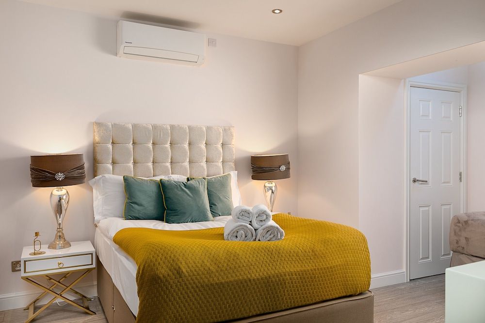 undefined Cromwell Road Apartments 4