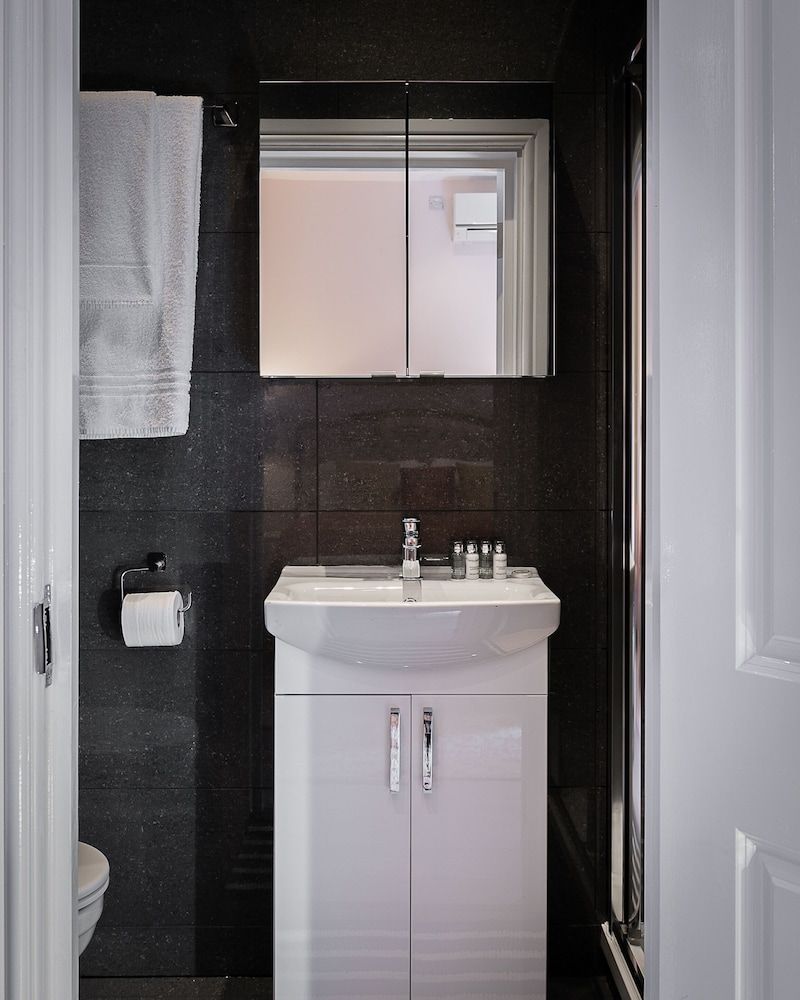 Cromwell Road Apartments Executive Apartment, 1 Bedroom 6