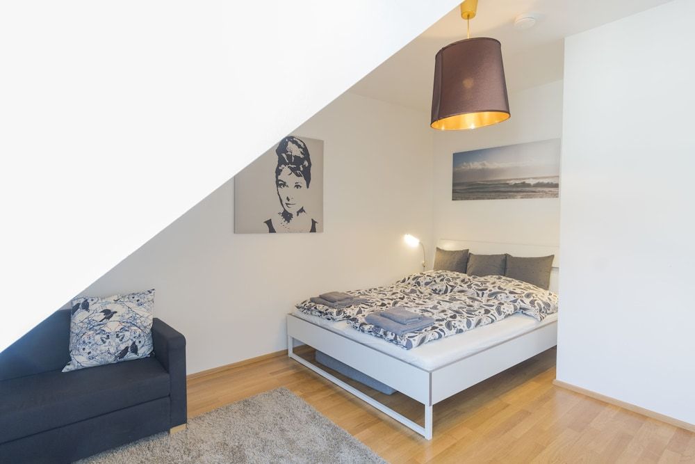 BRIGHT PENTHOUSE next to Naschmarkt and Centre