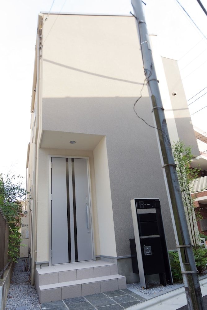 undefined Nishi-Sugamo Guest House. 2min to Nishi-Sugamo Sta. 13min to Ikebukuro Sta. 6