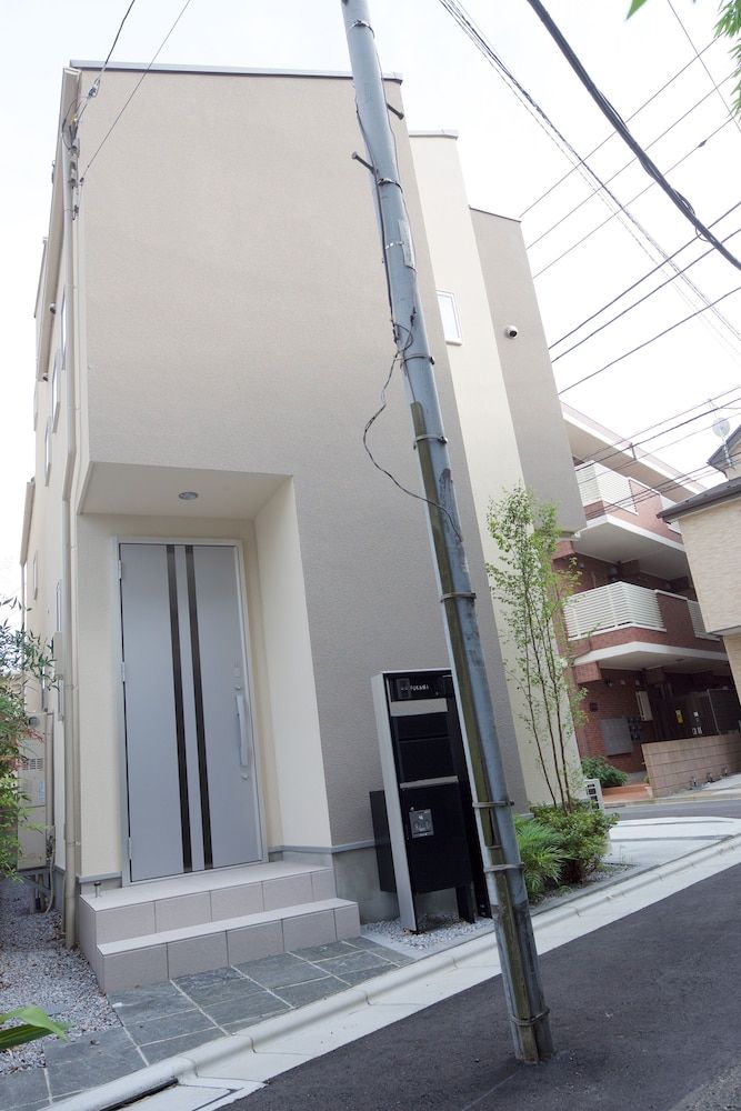 undefined Nishi-Sugamo Guest House. 2min to Nishi-Sugamo Sta. 13min to Ikebukuro Sta. 5