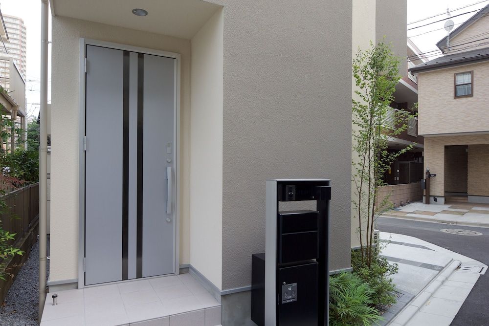 undefined Nishi-Sugamo Guest House. 2min to Nishi-Sugamo Sta. 13min to Ikebukuro Sta. 7