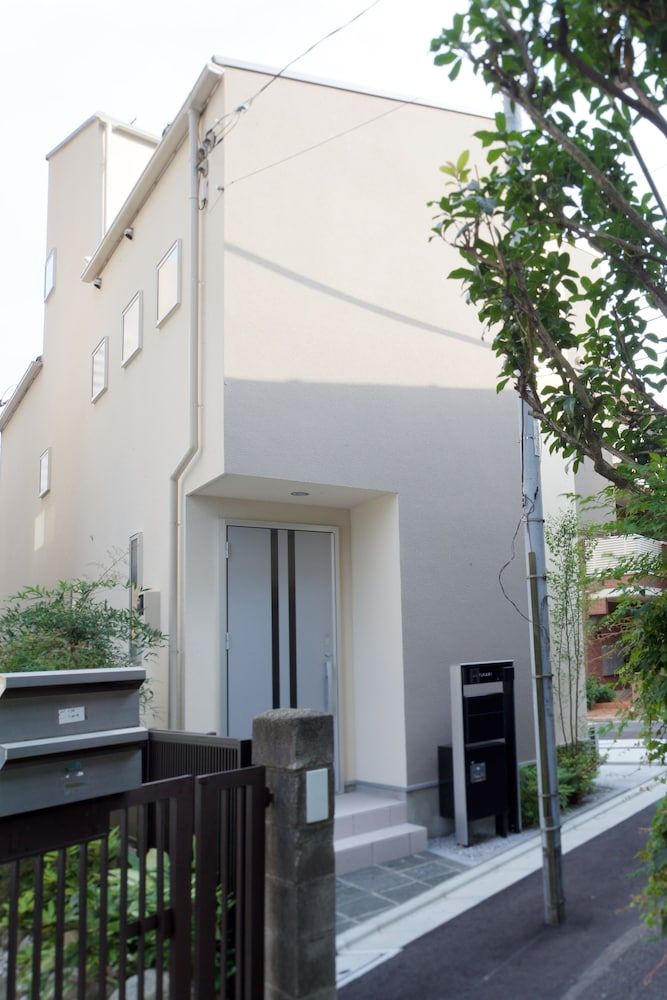 undefined Nishi-Sugamo Guest House. 2min to Nishi-Sugamo Sta. 13min to Ikebukuro Sta. 9