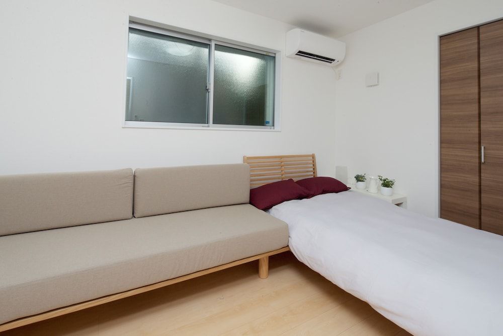 Nishi-Sugamo Guest House. 2min to Nishi-Sugamo Sta. 13min to Ikebukuro Sta. Private Vacation Home 13
