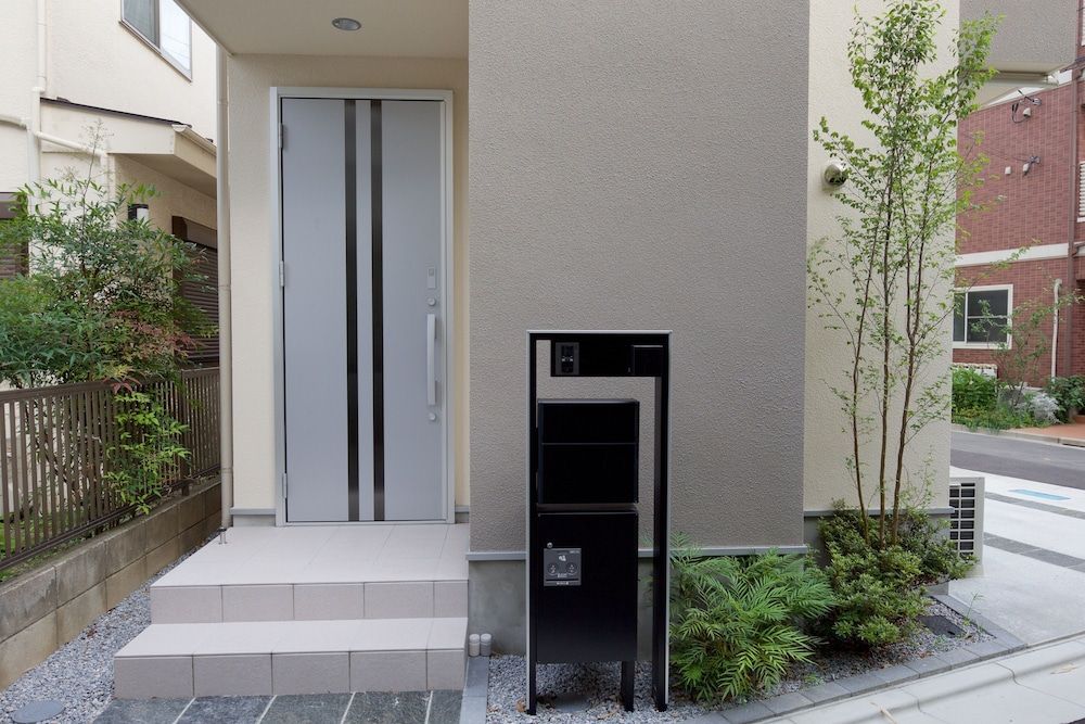 undefined Nishi-Sugamo Guest House. 2min to Nishi-Sugamo Sta. 13min to Ikebukuro Sta. 2