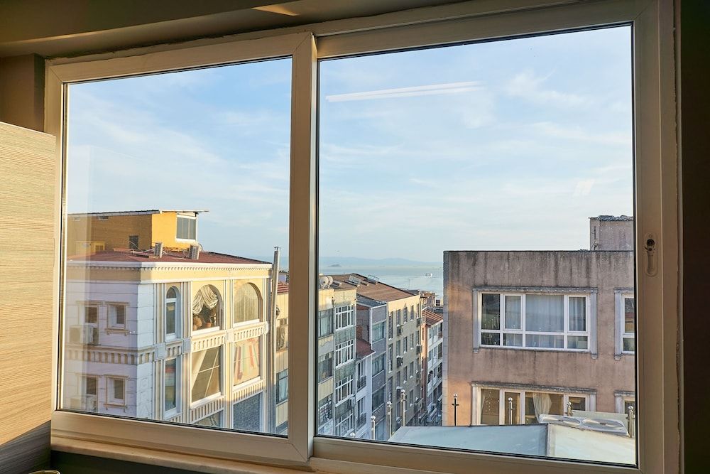 undefined Renzo Hotel