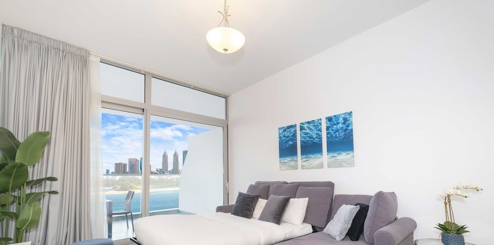 LUX Opulent Island Suite View 7 Deluxe Apartment 3