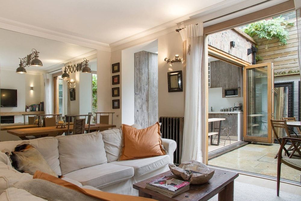 undefined Retreat to a Stylish Flat in Chelsea