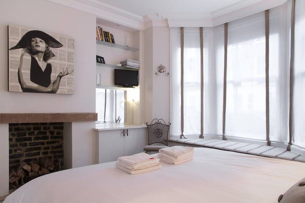 undefined Retreat to a Stylish Flat in Chelsea 2