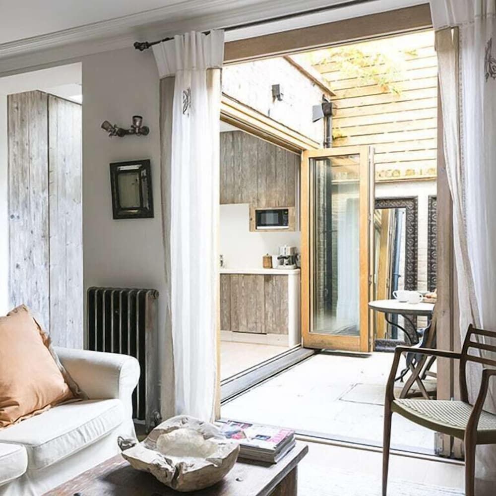 Retreat to a Stylish Flat in Chelsea One-Bedroom Apartment 10