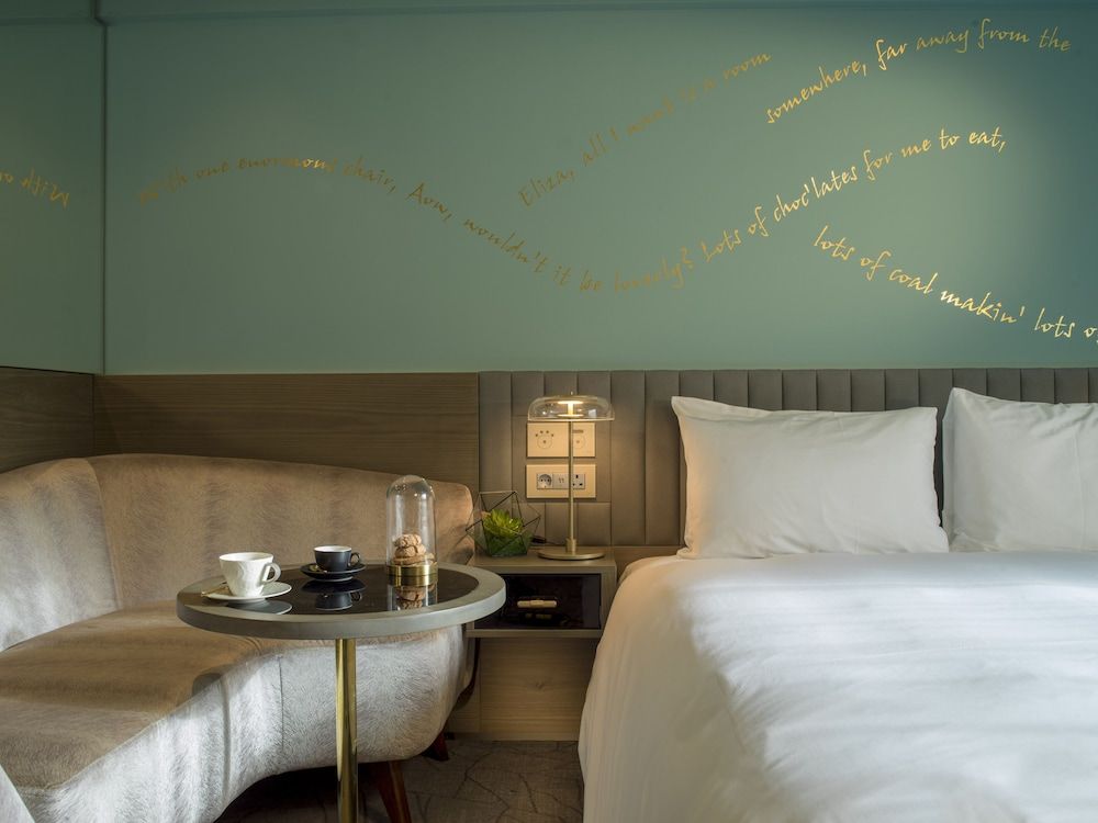 Middle Eight - Covent Garden - Preferred Hotels and Resorts Classic Room 2