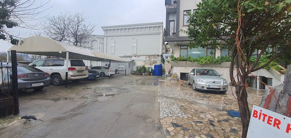 undefined Biter Hotel 6