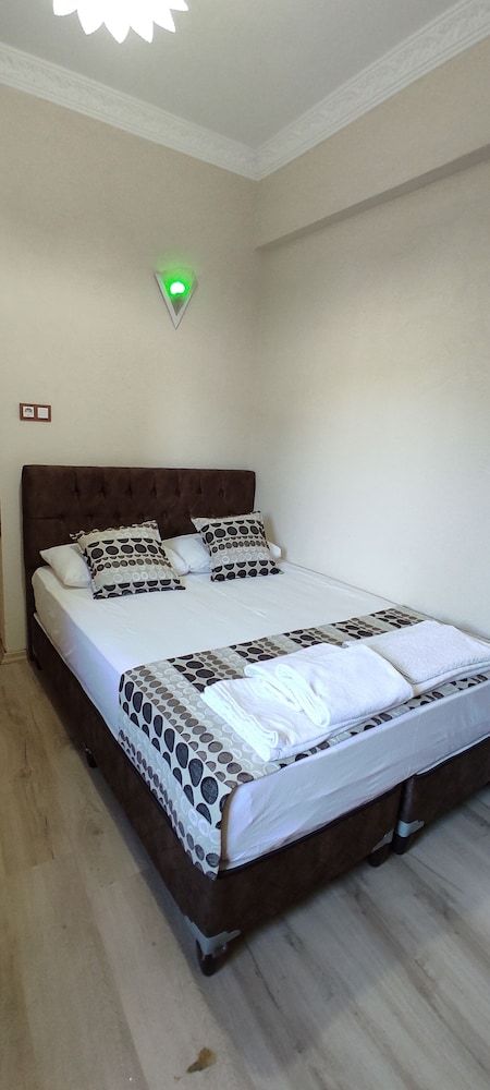 undefined Biter Hotel 5